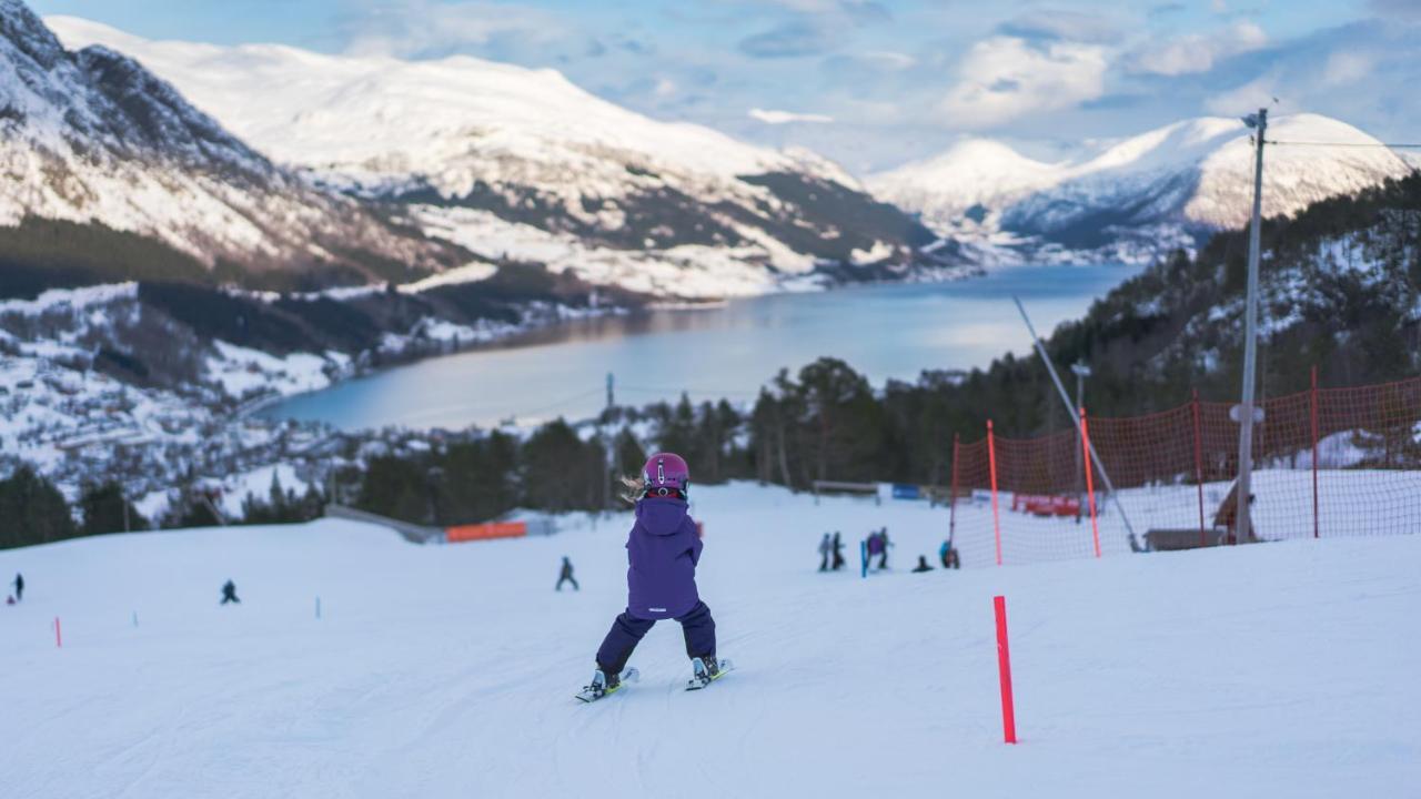 Jolstraholmen Camping Og Hytter Vassenden Dış mekan fotoğraf