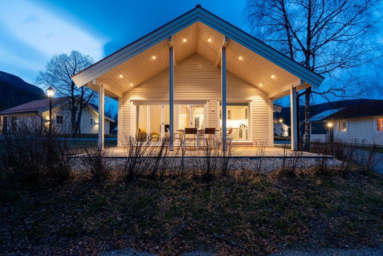 Jolstraholmen Camping Og Hytter Vassenden Dış mekan fotoğraf